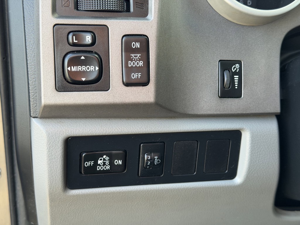 2012 Toyota Tundra Image 17