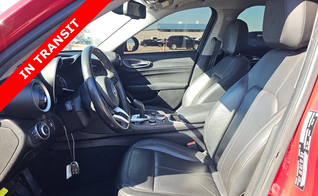 2021 Alfa Romeo Giulia Image 8