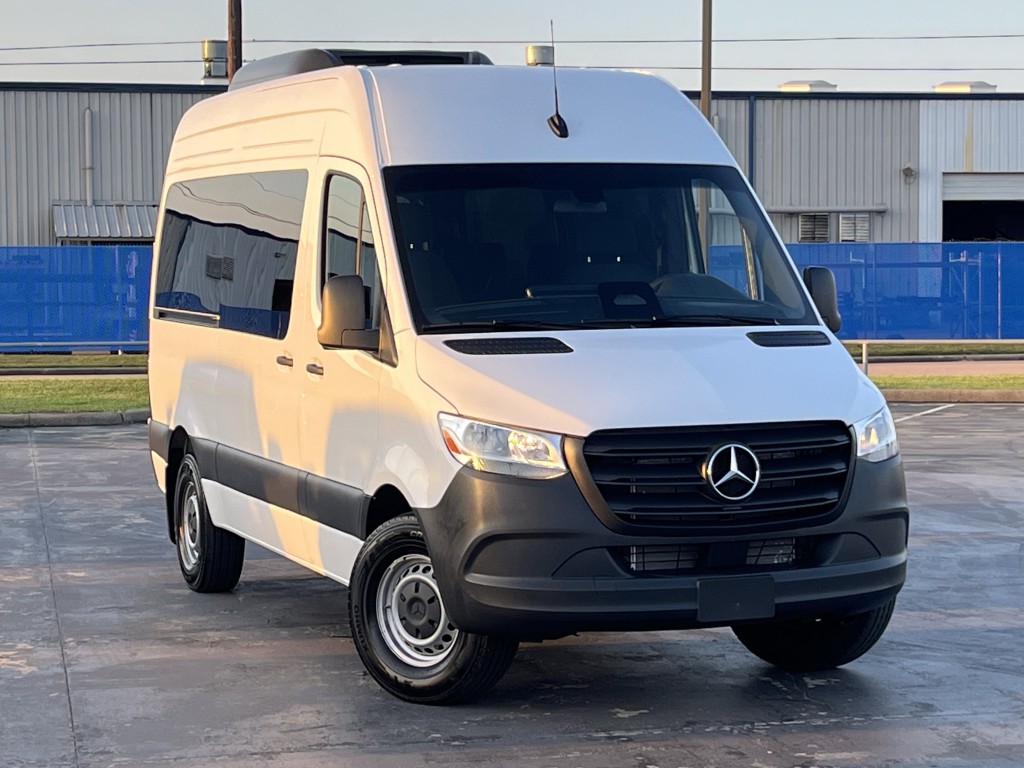 2025 Mercedes-Benz Sprinter Image 3