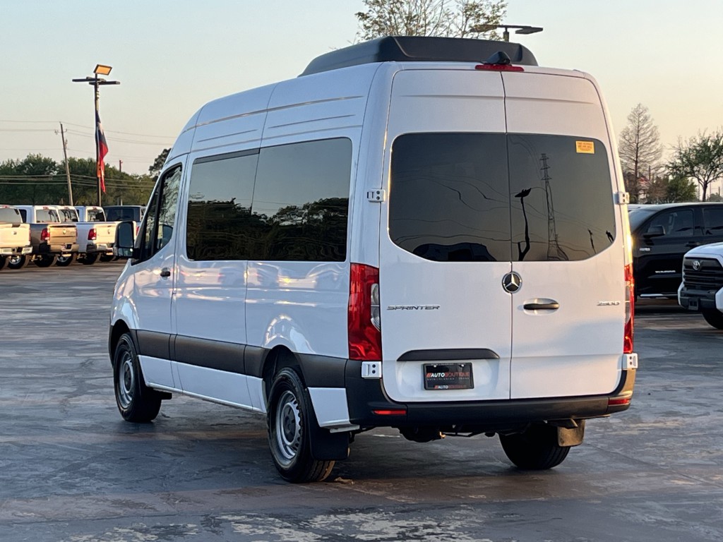 2025 Mercedes-Benz Sprinter Image 9
