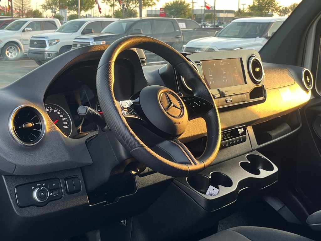 2025 Mercedes-Benz Sprinter Image 14