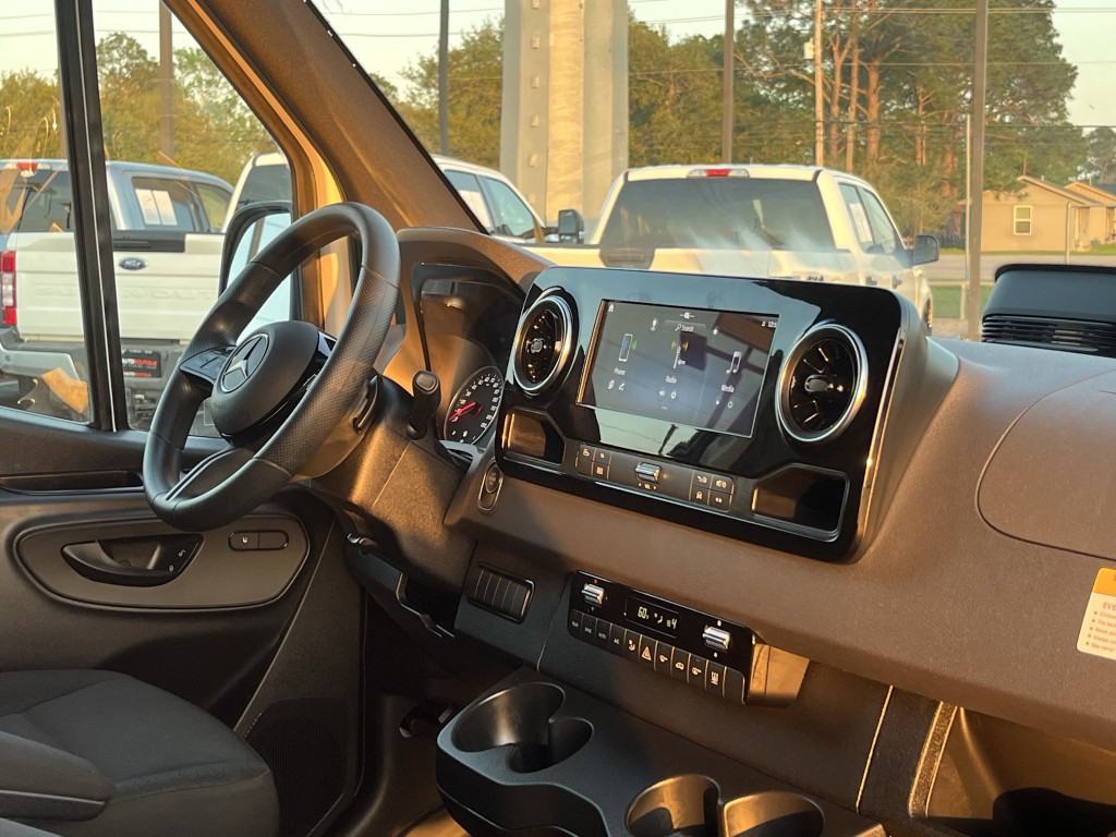 2025 Mercedes-Benz Sprinter Image 15