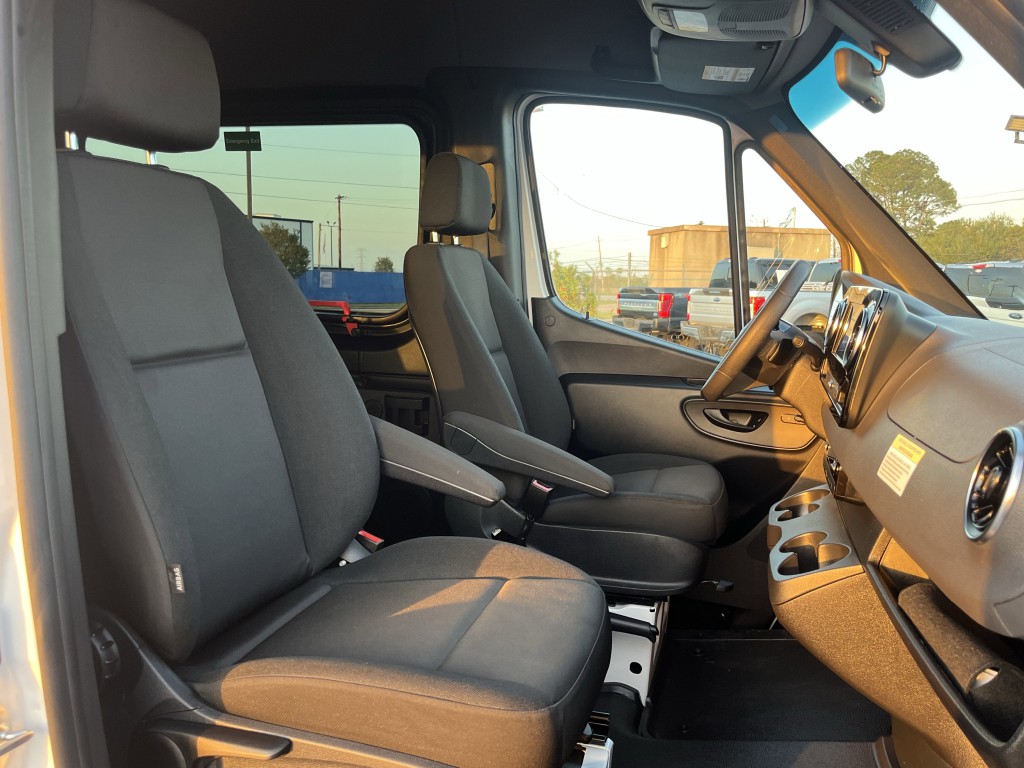 2025 Mercedes-Benz Sprinter Image 27