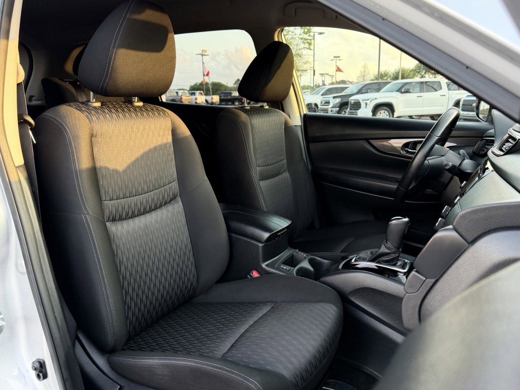 2019 Nissan Rogue Image 24