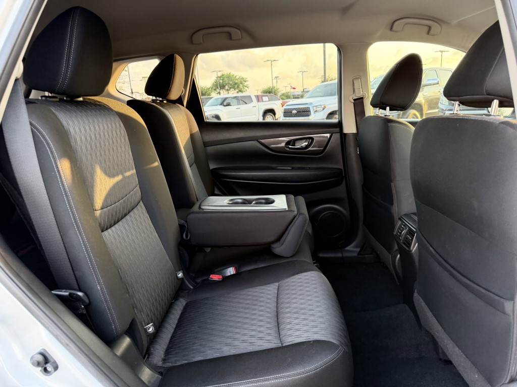 2019 Nissan Rogue Image 25