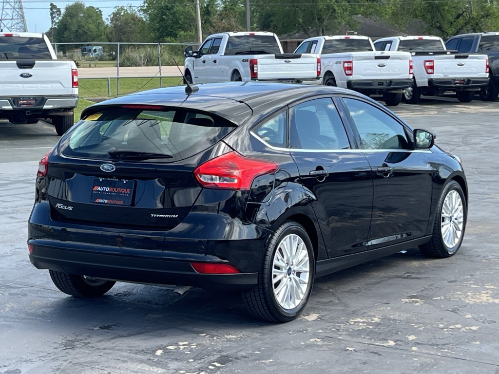 2017 Ford Focus Image 9