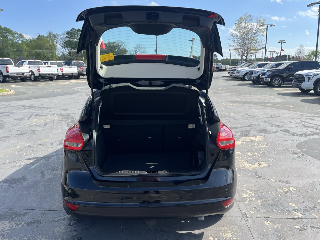 2017 Ford Focus Image 12