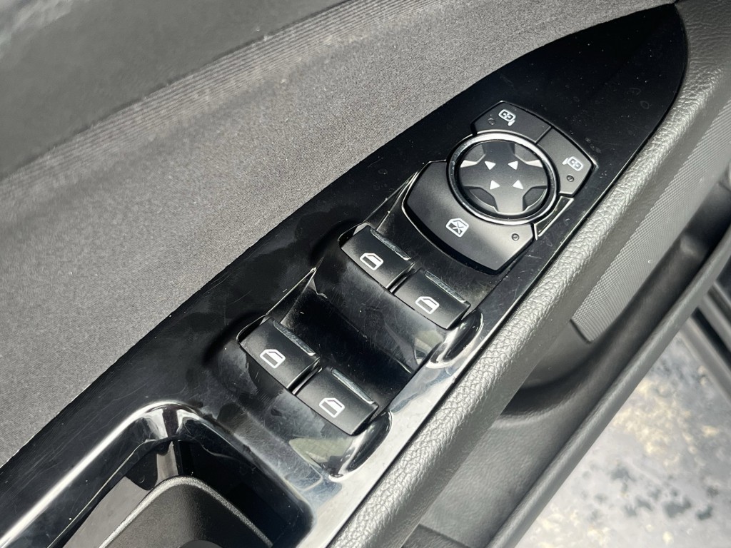 2015 Ford Fusion Image 25