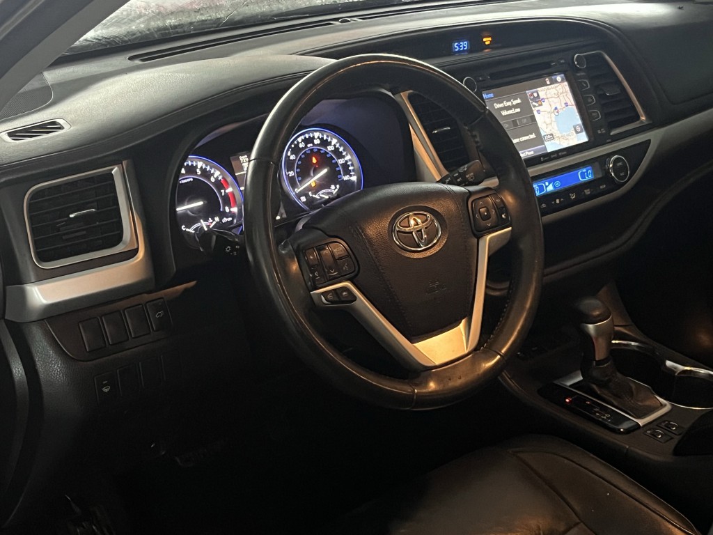 2016 Toyota Highlander Image 9