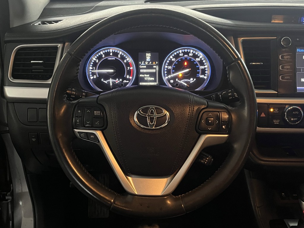 2016 Toyota Highlander Image 12