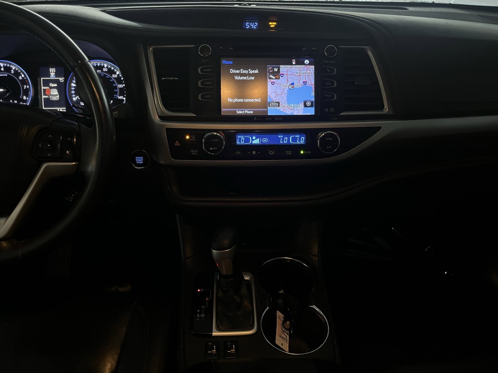 2016 Toyota Highlander Image 18