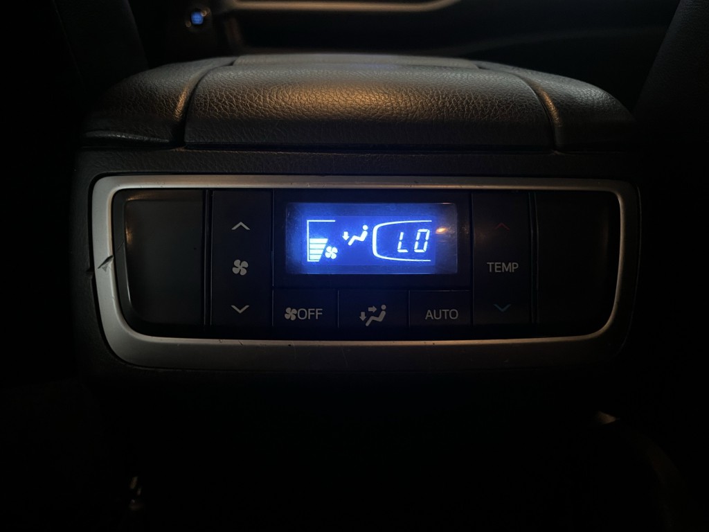 2016 Toyota Highlander Image 22
