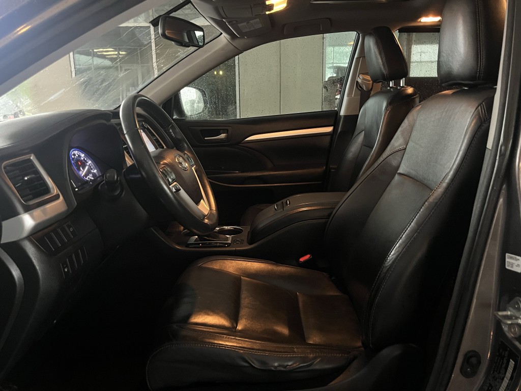 2016 Toyota Highlander Image 23