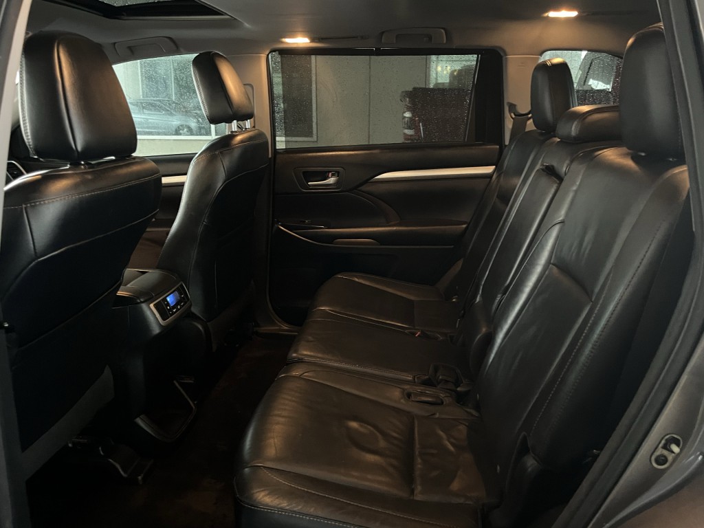 2016 Toyota Highlander Image 25