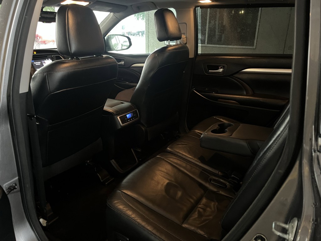 2016 Toyota Highlander Image 26