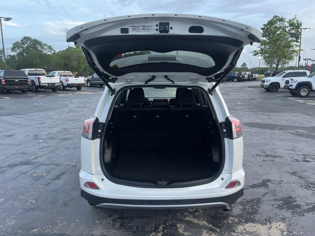 2017 Toyota Rav4 Image 11