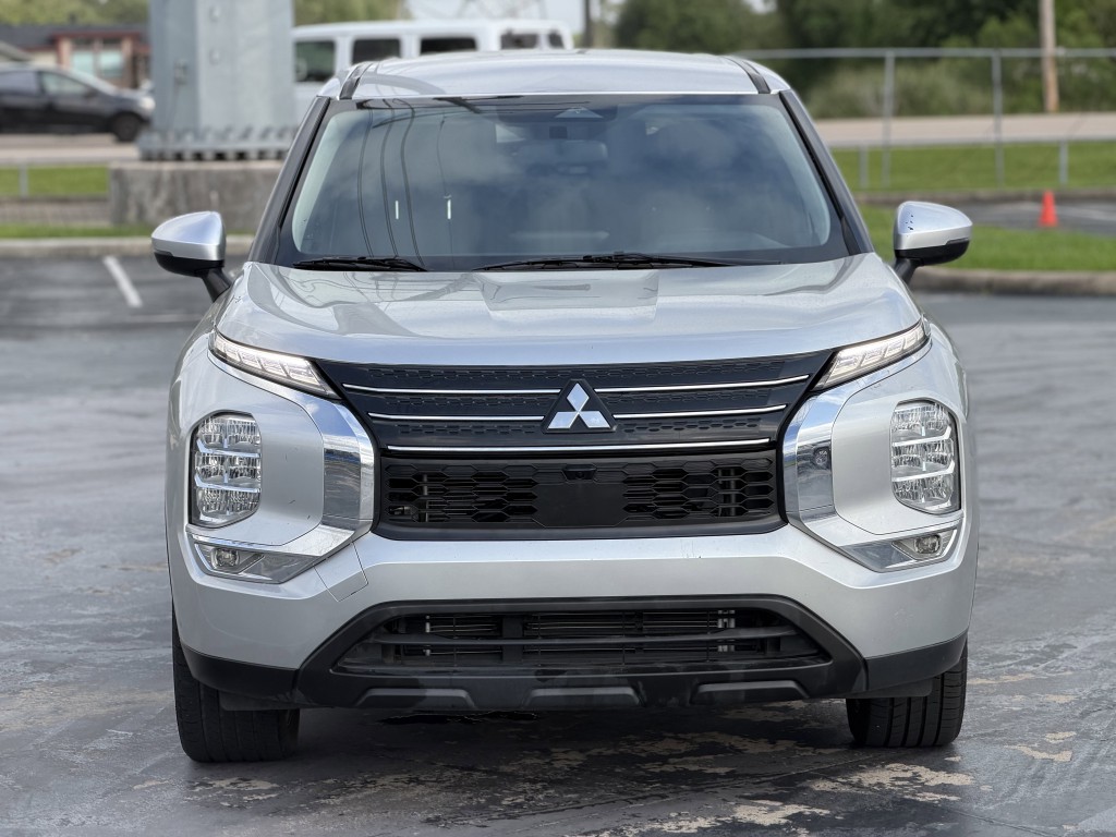 2022 Mitsubishi Outlander Image 6
