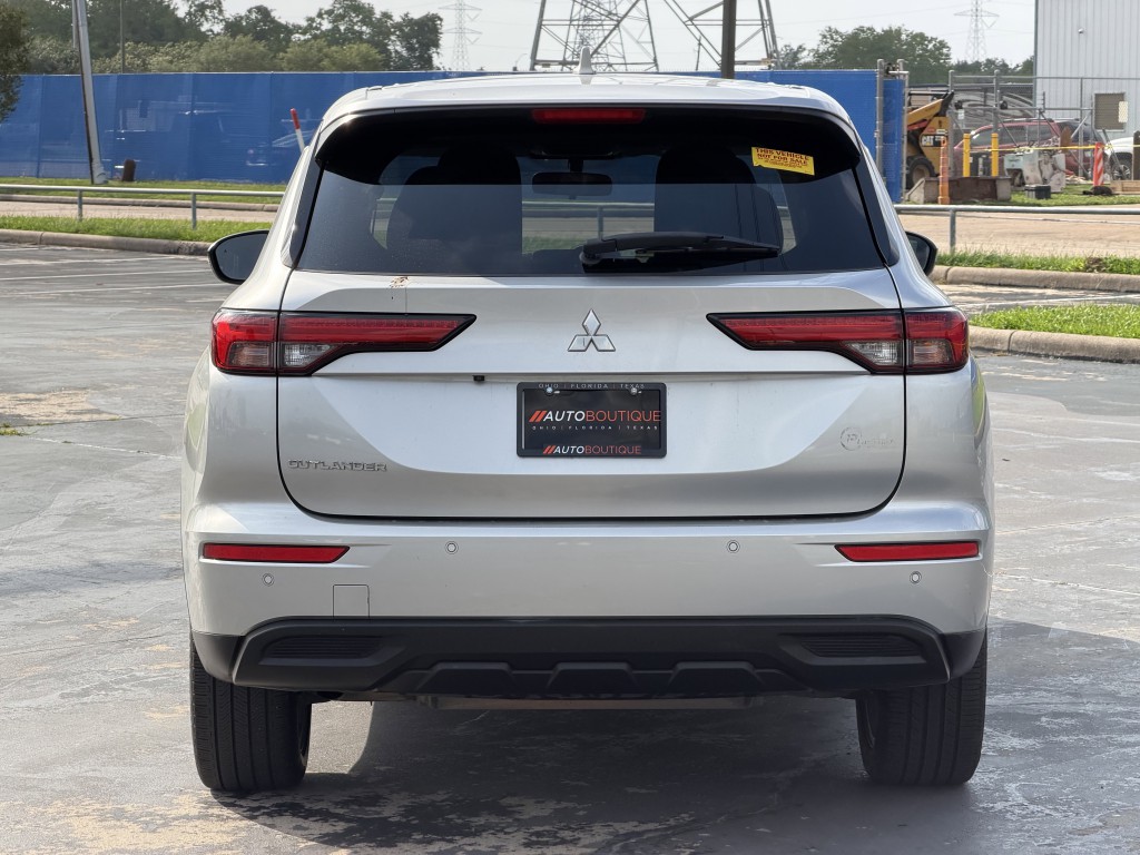 2022 Mitsubishi Outlander Image 7