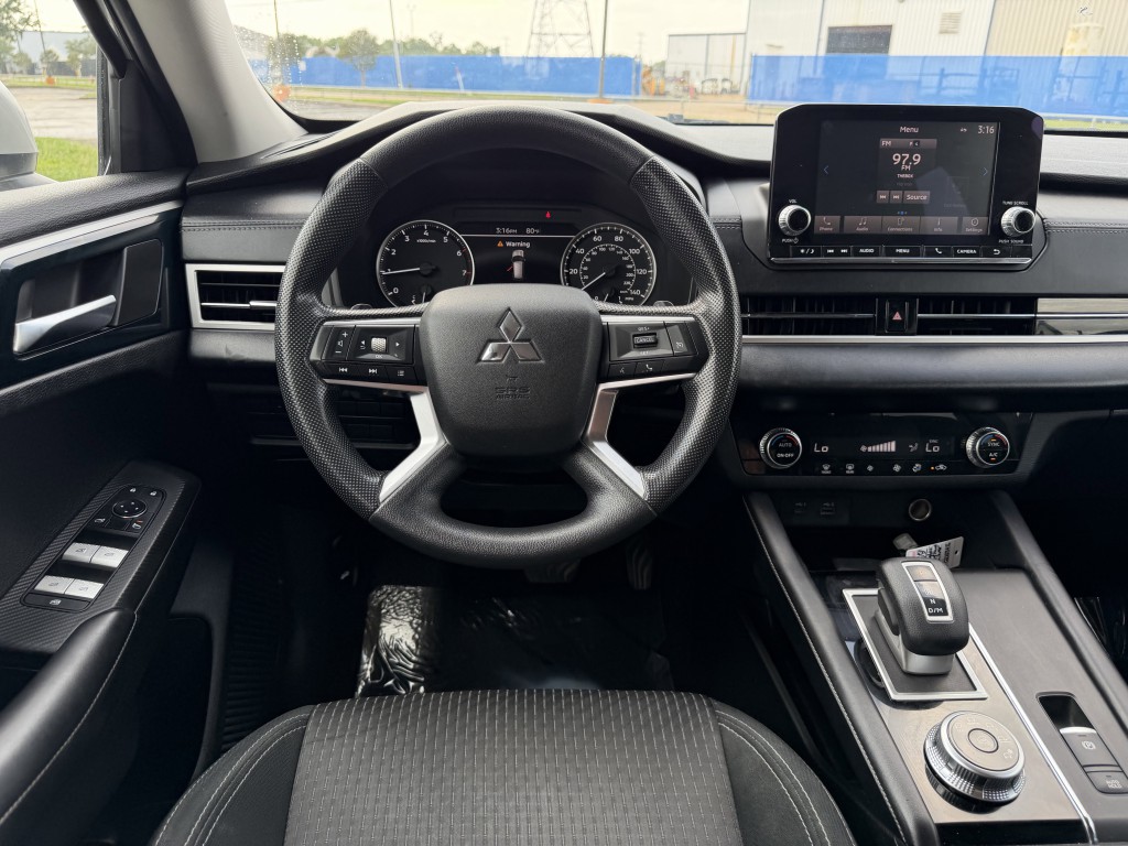 2022 Mitsubishi Outlander Image 14