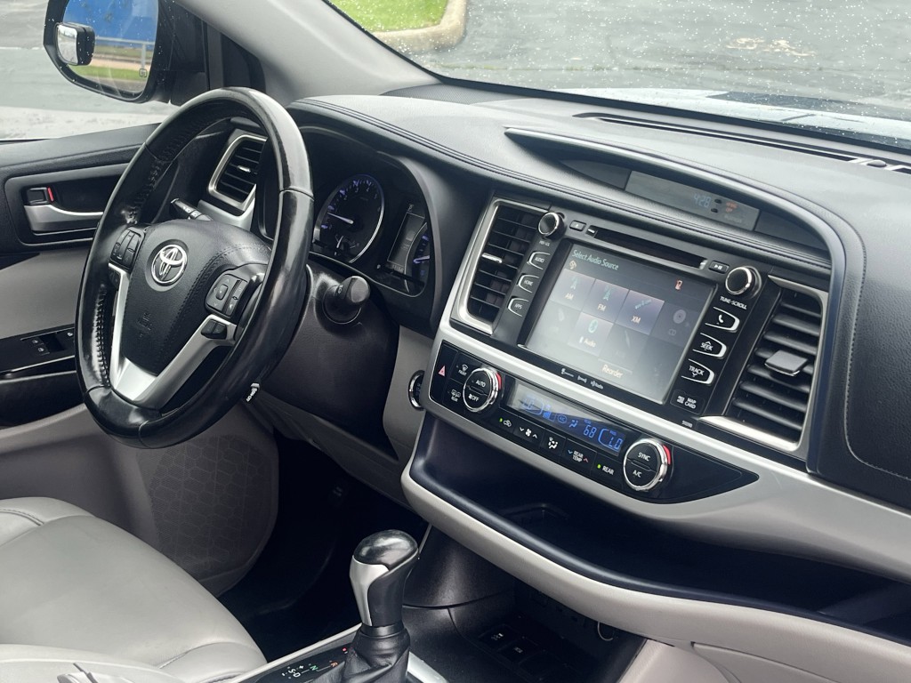 2019 Toyota Highlander Image 16
