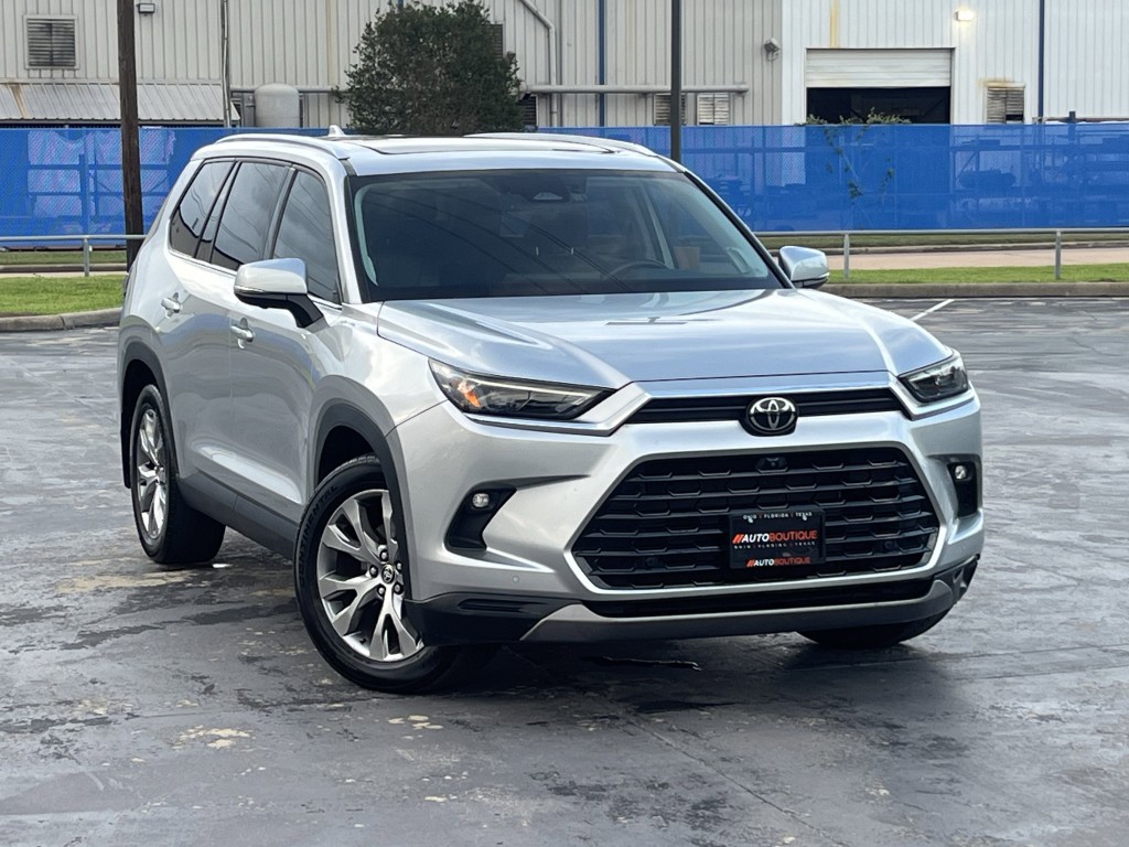 2024 Toyota Highlander Image 3