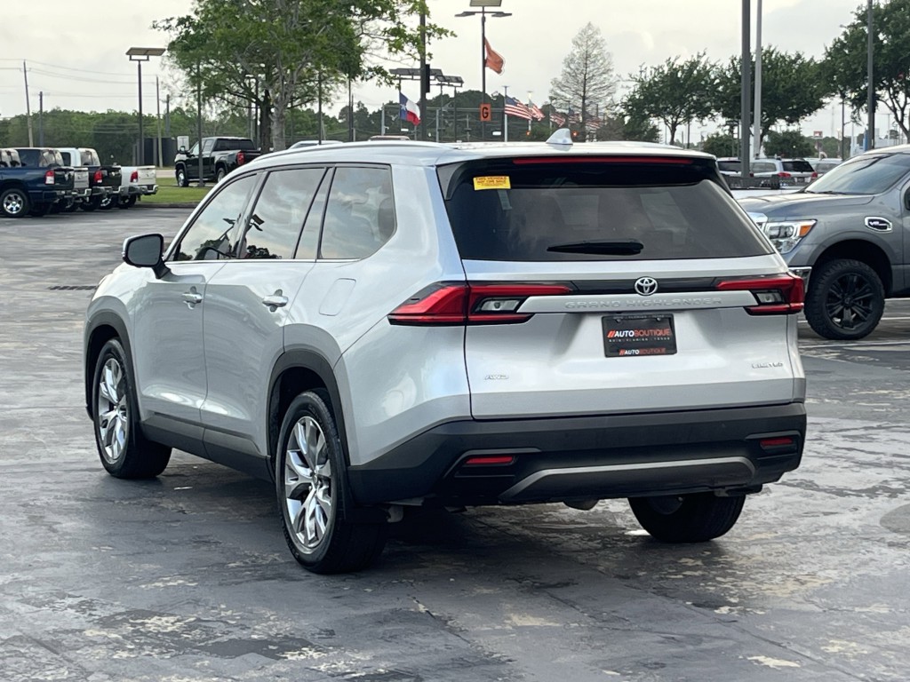 2024 Toyota Highlander Image 6