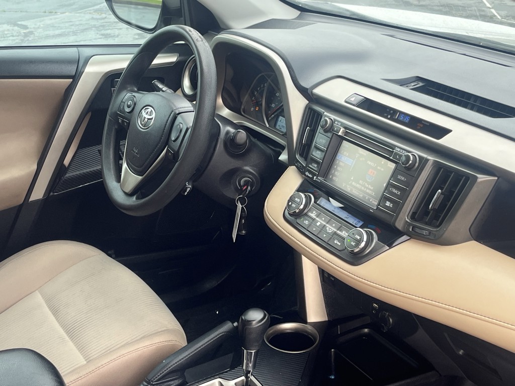 2015 Toyota Rav4 Image 15