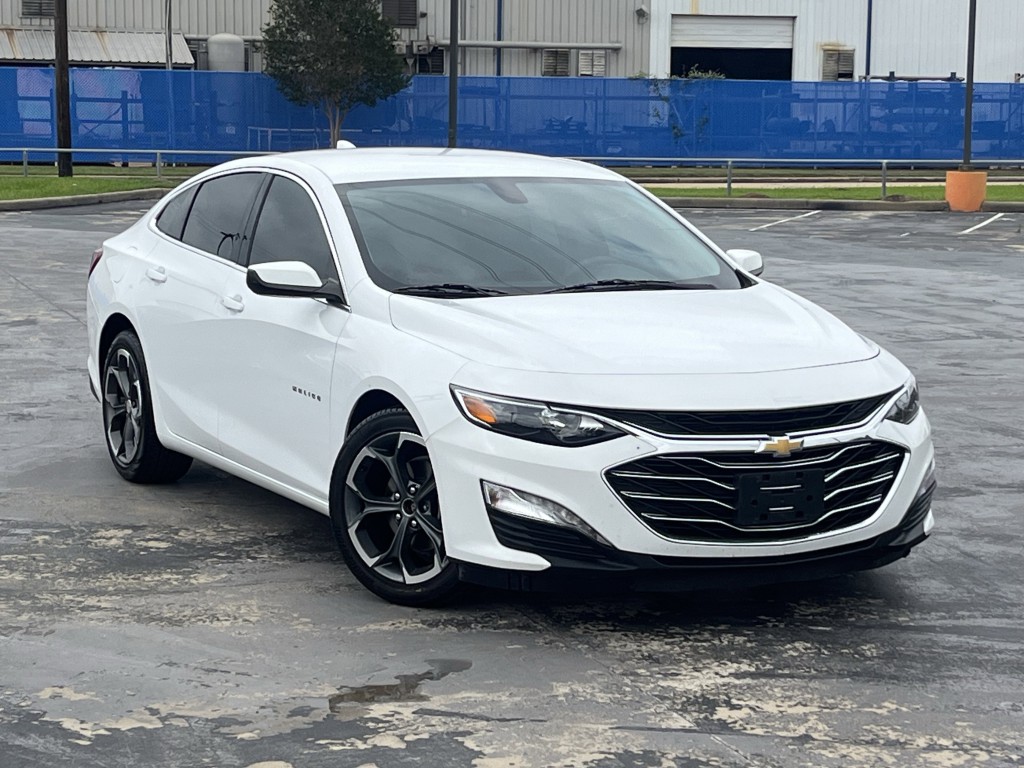 2022 Chevrolet Malibu Image 3