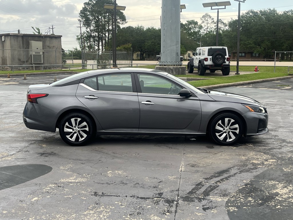 2024 Nissan Altima Image 10