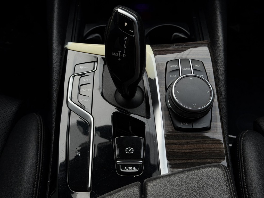 2021 BMW 5 Series Image 22