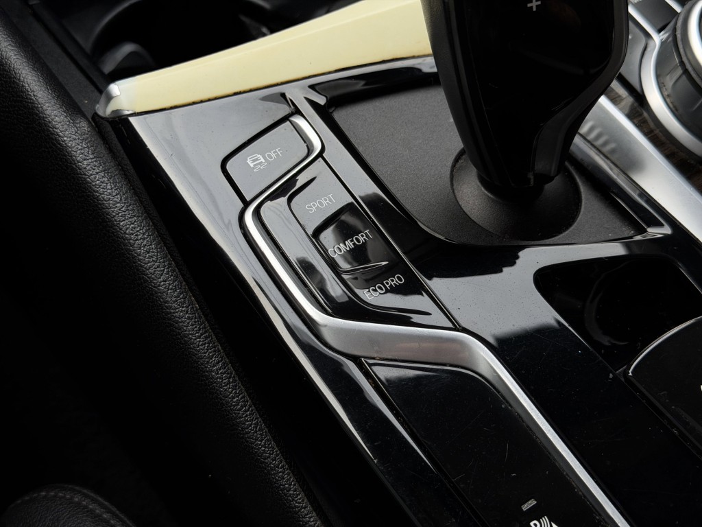 2021 BMW 5 Series Image 24