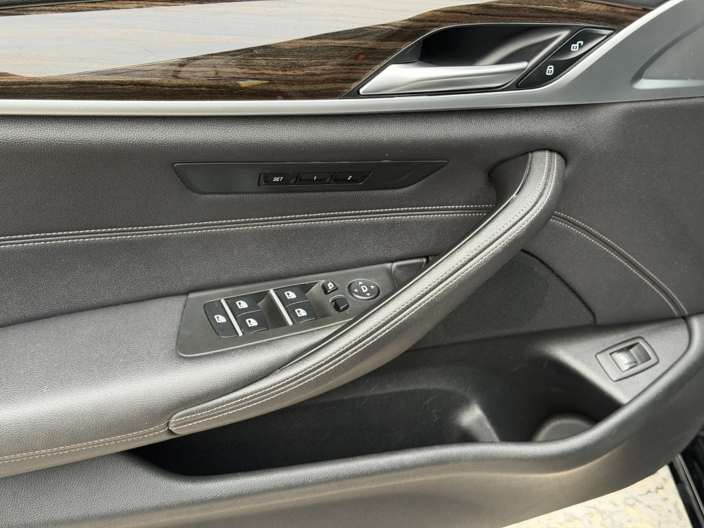 2021 BMW 5 Series Image 27