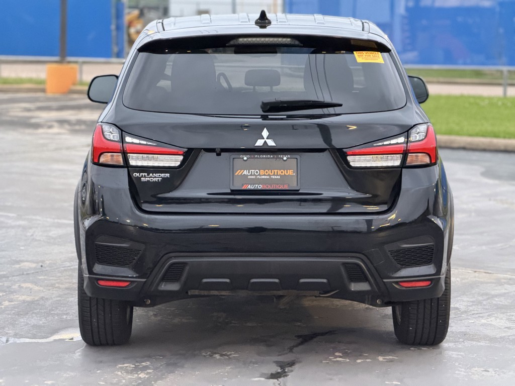 2022 Mitsubishi Outlander Image 6