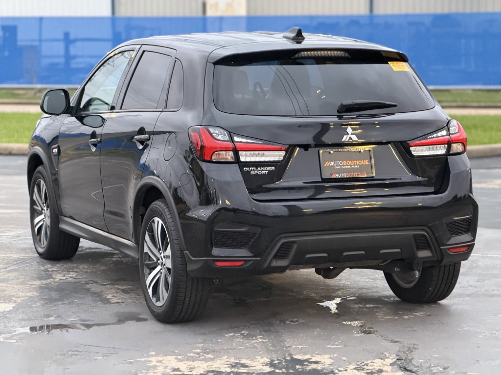 2022 Mitsubishi Outlander Image 7