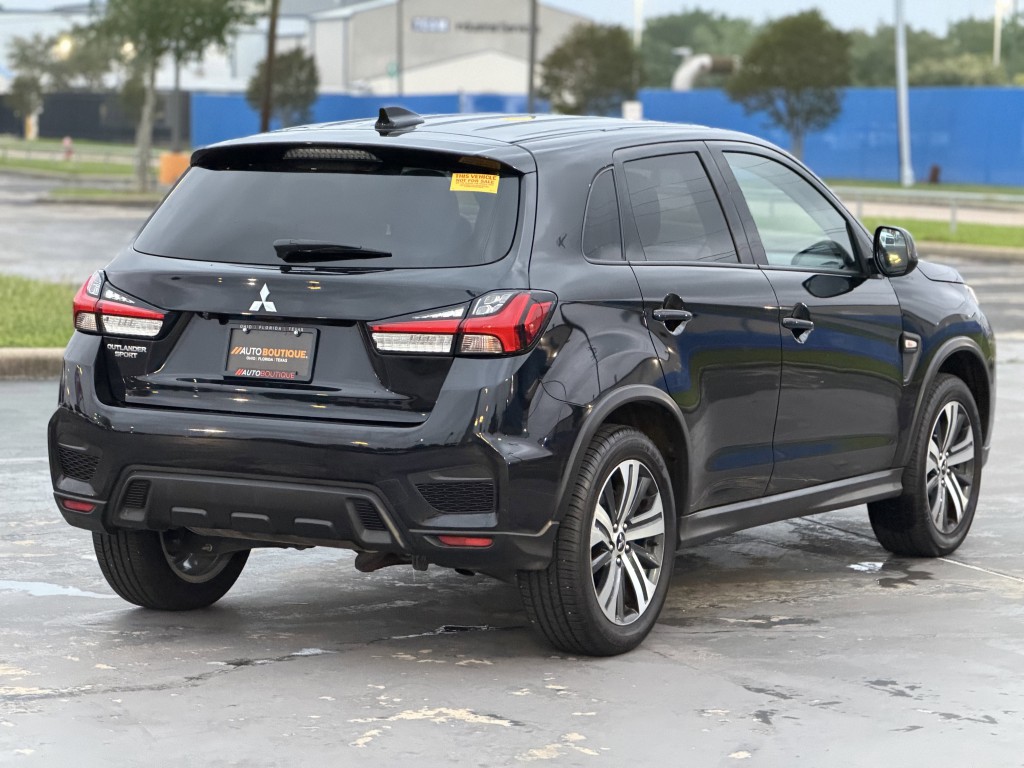 2022 Mitsubishi Outlander Image 8