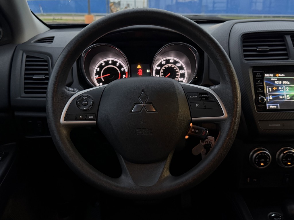 2022 Mitsubishi Outlander Image 11