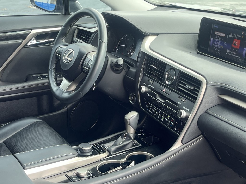 2017 Lexus RX Image 16