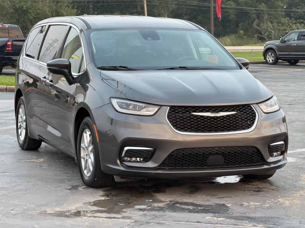 2023 Chrysler Pacifica Image 3