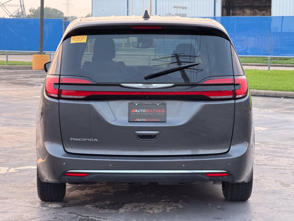 2023 Chrysler Pacifica Image 8