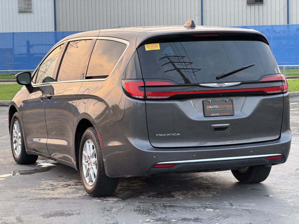 2023 Chrysler Pacifica Image 9