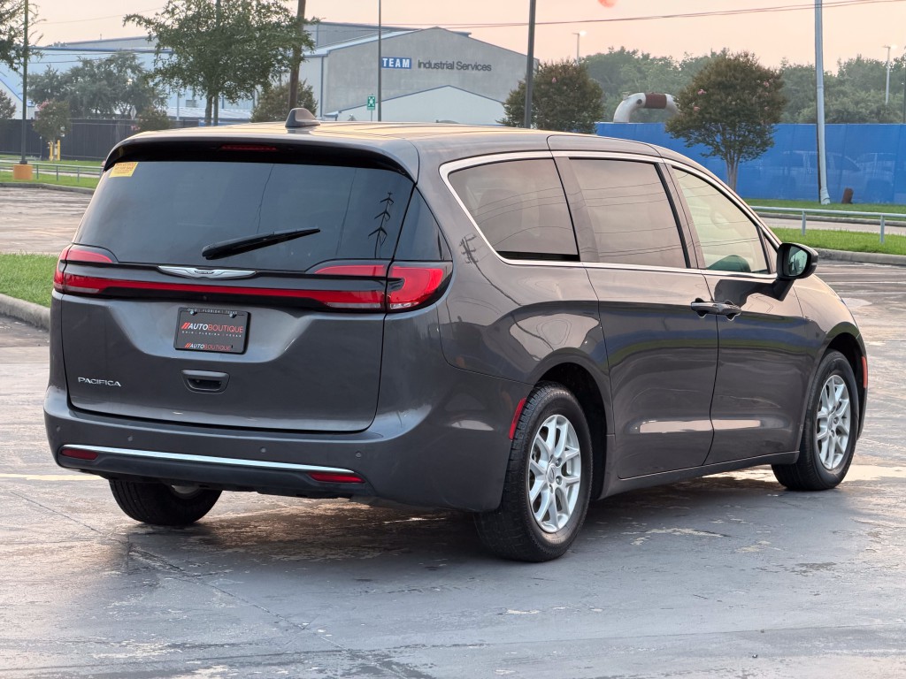 2023 Chrysler Pacifica Image 10