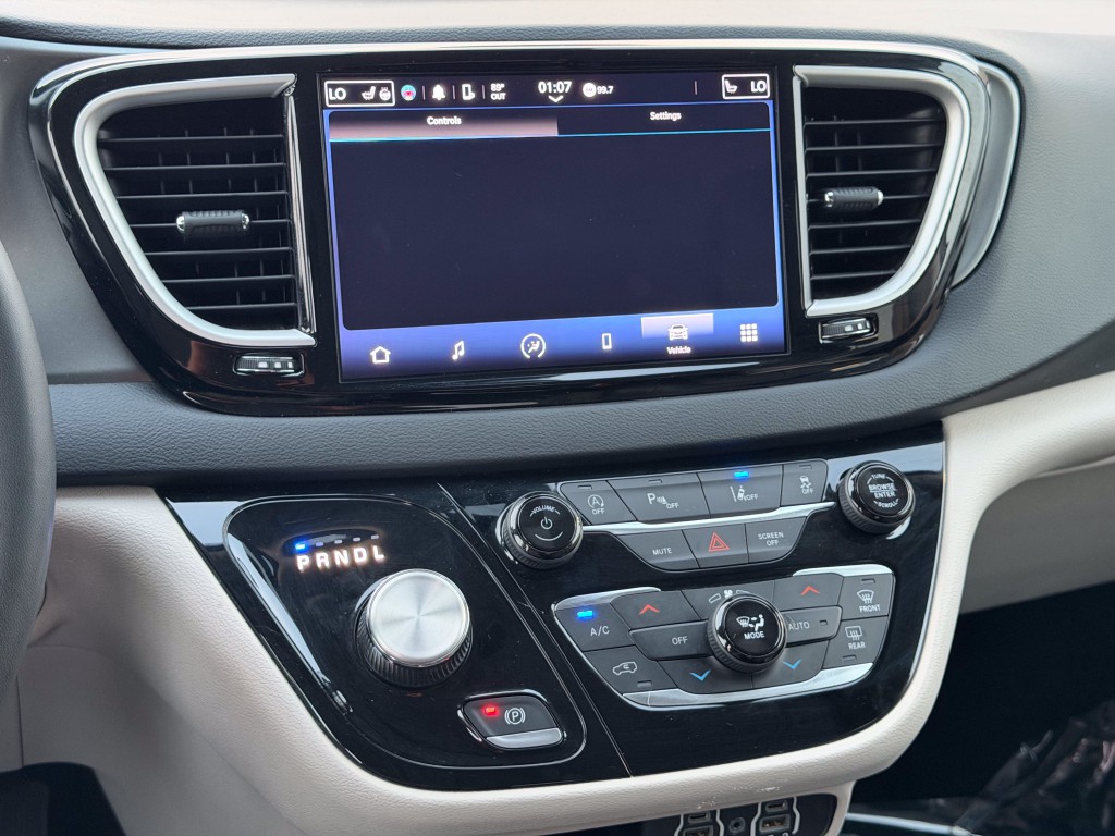 2023 Chrysler Pacifica Image 16