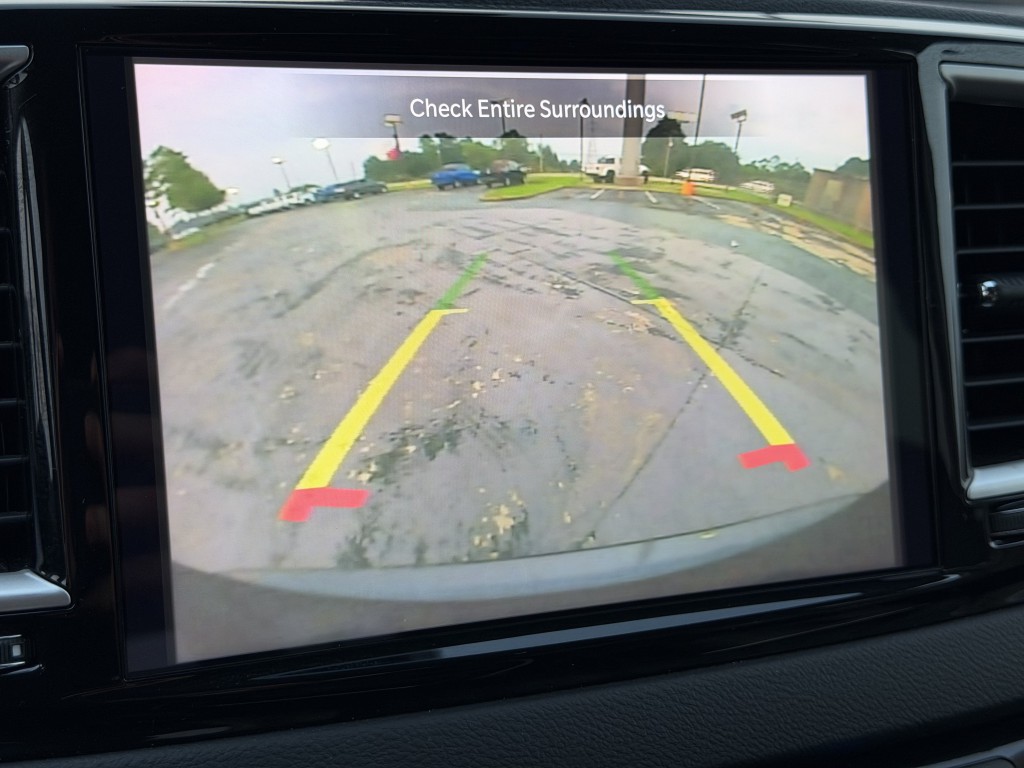 2023 Chrysler Pacifica Image 18