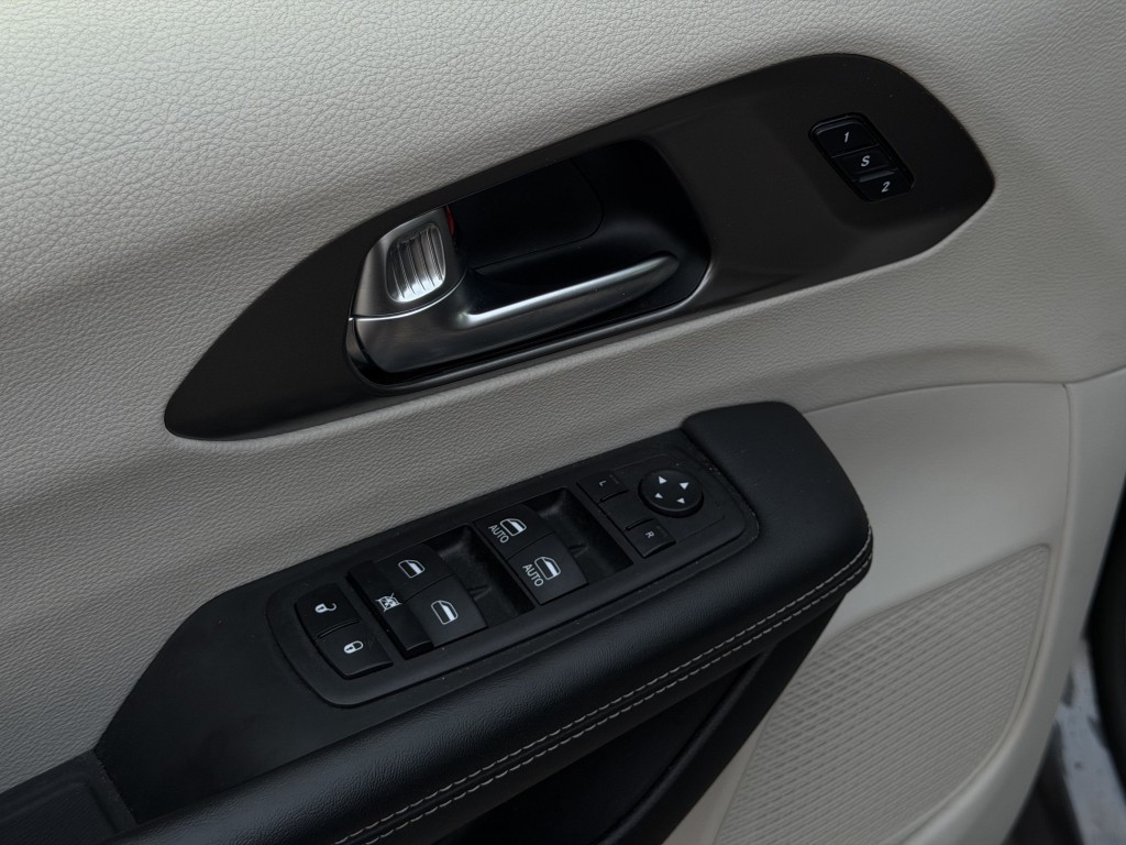 2023 Chrysler Pacifica Image 21