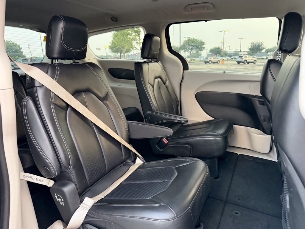 2023 Chrysler Pacifica Image 24
