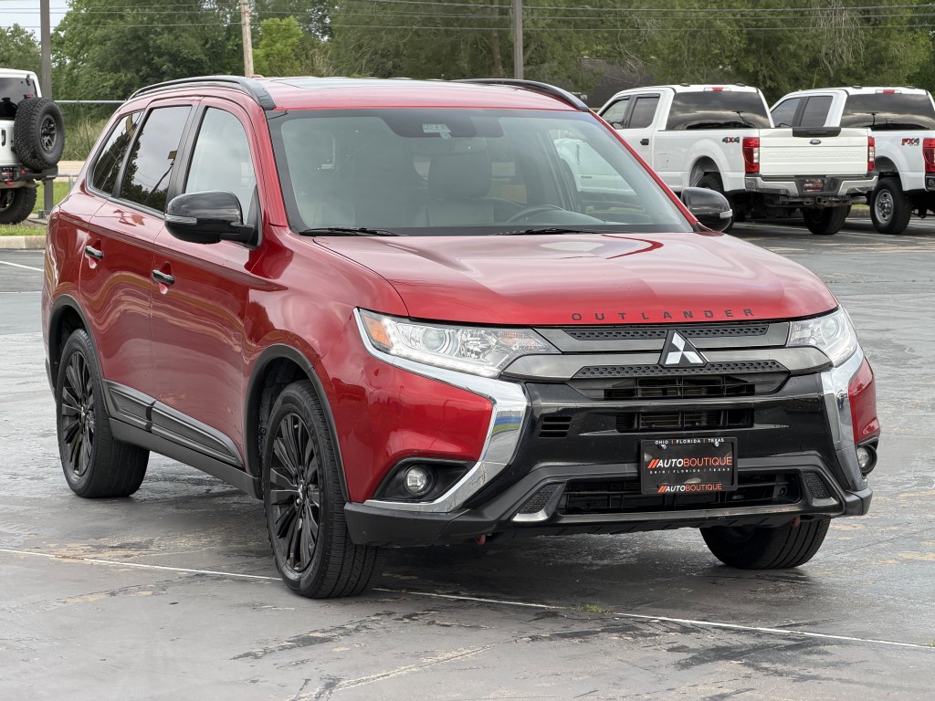 2020 Mitsubishi Outlander Image 3