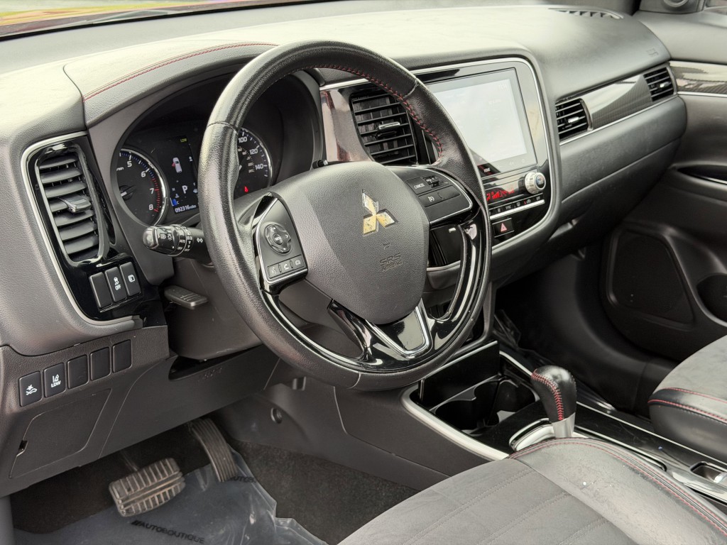 2020 Mitsubishi Outlander Image 12