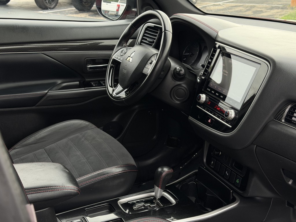 2020 Mitsubishi Outlander Image 13