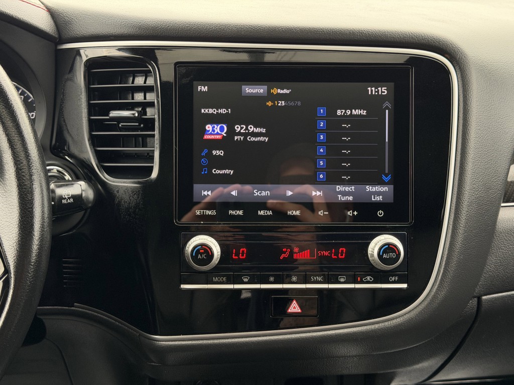2020 Mitsubishi Outlander Image 16