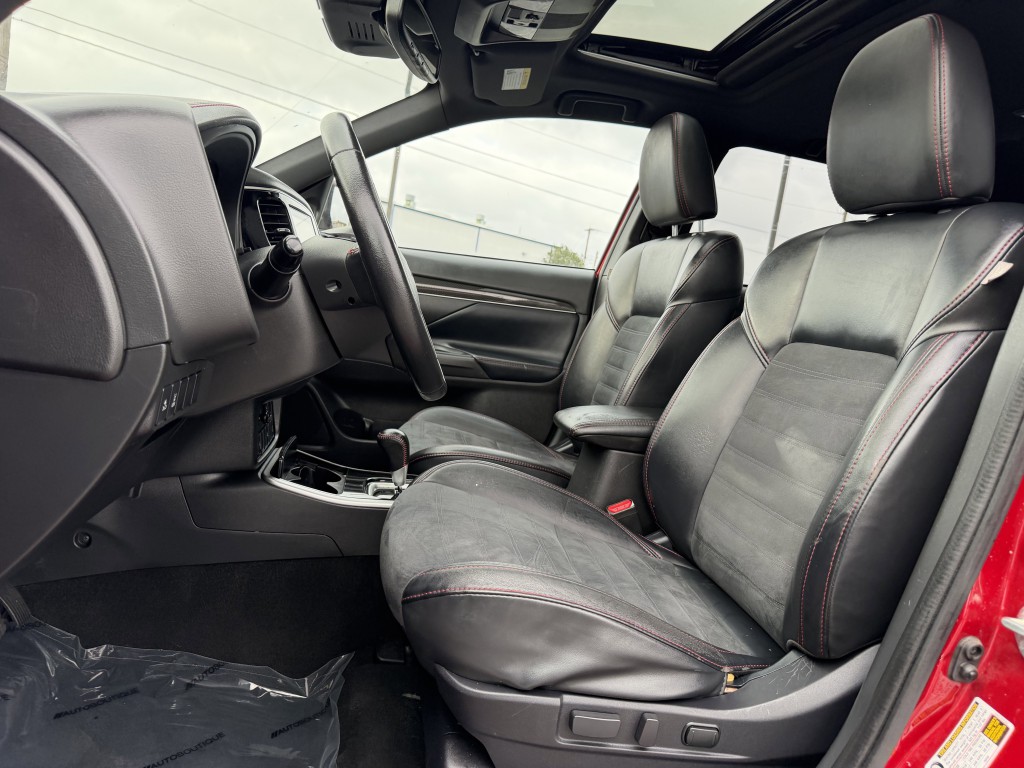 2020 Mitsubishi Outlander Image 21